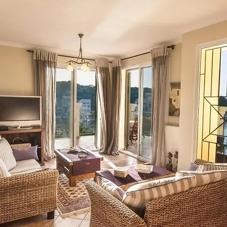 Villa Sleeps 8 Pool Wifi Kassiopi