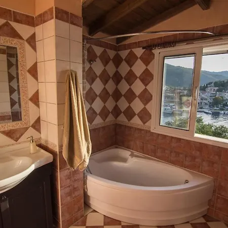 Sleeps 8 Pool Wifi *