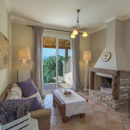 Villa Sleeps 8 Pool Wifi