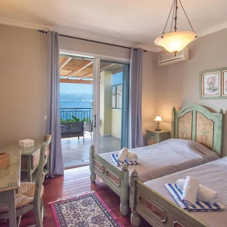 Villa Sleeps 8 Pool Wifi *